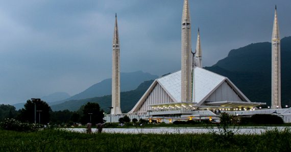 The Faisal Mosque in Islamabad against a backdrop of mountains, illustrating jamming phones in Peshawar jail
