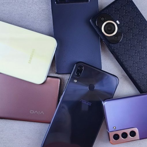 A group of cell phones sitting next to each other, illustrating donating confiscated phones to soldiers
